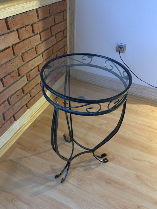 Stolik metalowy zloty