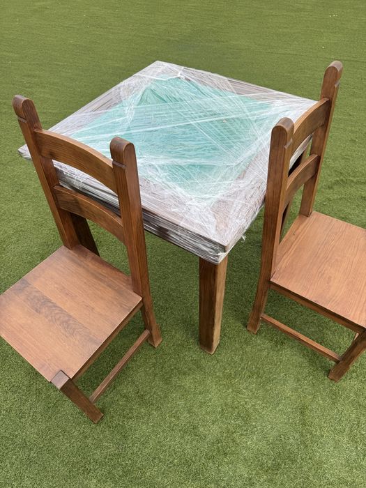 Mesa de madeira jogo com 2 cadeiras