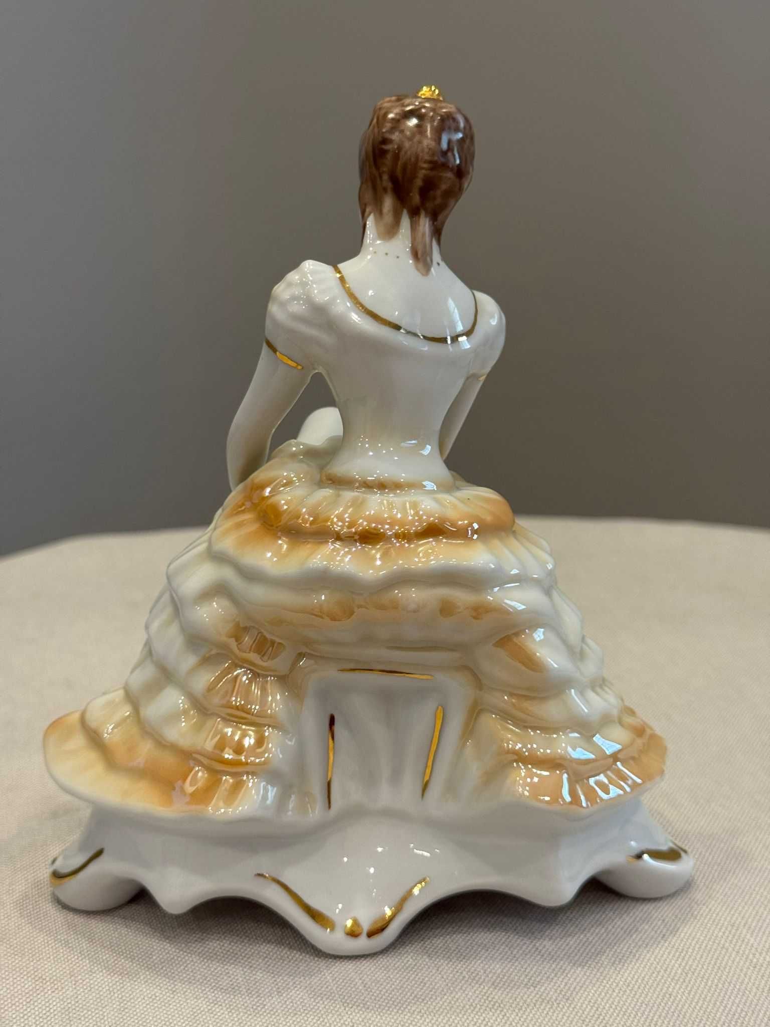 Figurka dama/baletnica, porcelana Stipo Dorohoi Romania.