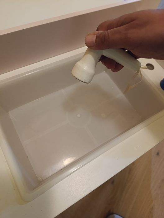 Móvel de brincar para dar banho e vestir bonecos