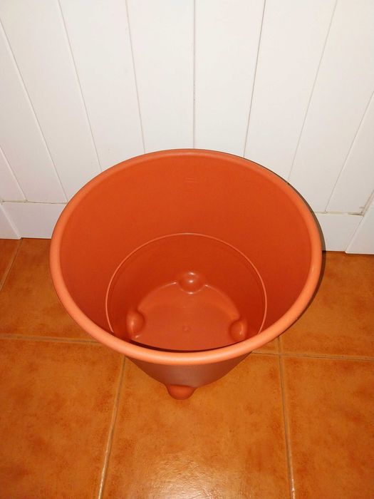 Vaso Grande com Rodas - Novo