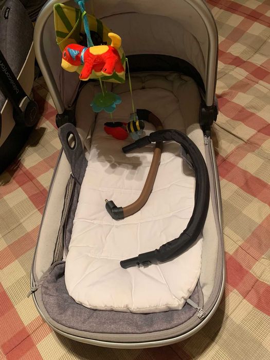 Carrinho de bebe, ovo e alcofa bebe confort, ofereço o isofix
