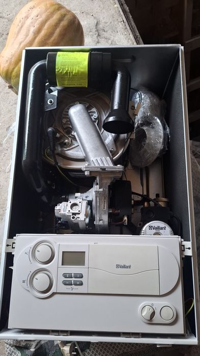 Газовий котел Vaillant ECO TEC Т8 plus конденсаційний ЕКОНОМІЧНИЙ