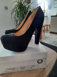 Buty damskie zamszowe