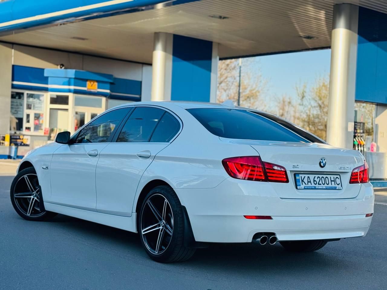 Легковой автомобиль BMW