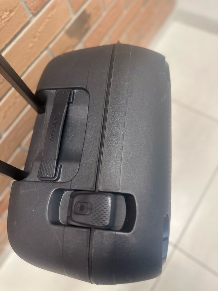 Walizka kabinowa Delsey Paris Moncey 48L czarna
