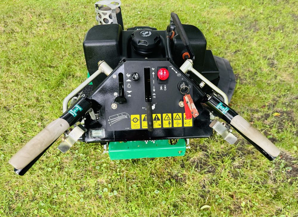 Kosiarka karczownica spalinowa do wysokiej traw Ransomes 36 Hydro 16KM