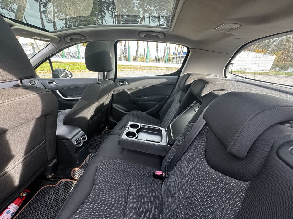 Peugeot 308 2012 року