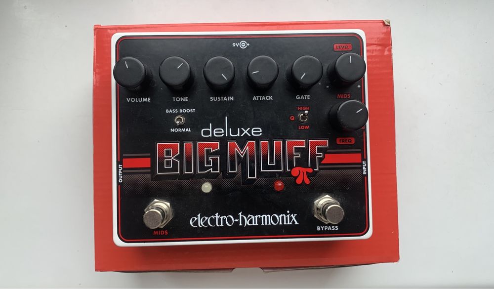 Efekt Big Muff Deluxe z pudełkiem i zasilaczem (Distortion/Fuzz)