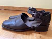 Sapatos castanhos rasos de senhora