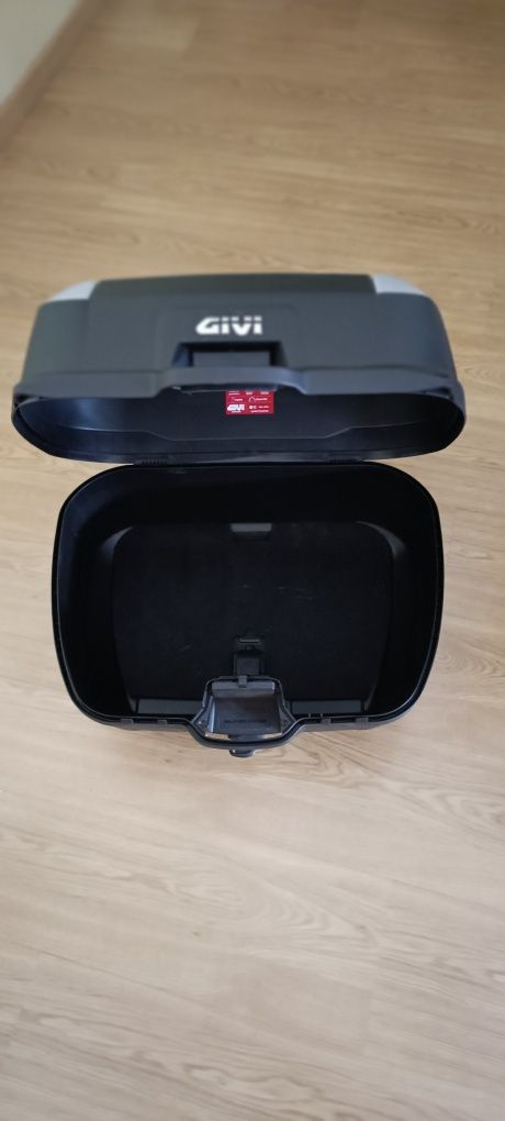 Mala Givi 45L com suporte