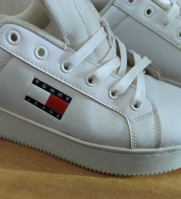 Sneakersy buty damskie Tommy Jeans białe logowane  Stan Bdb r.38
