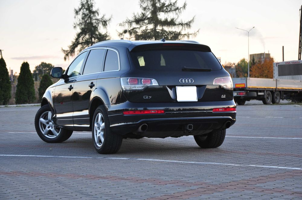 Ładne Audi Q7 4.2 Benzyna Full 7 miejsc 2008 Rok