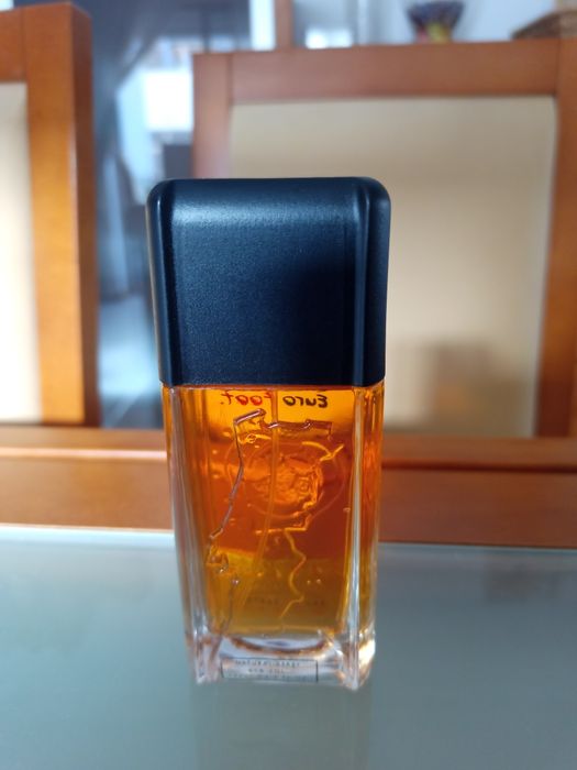 Perfume em frasco vidro 80 ml.