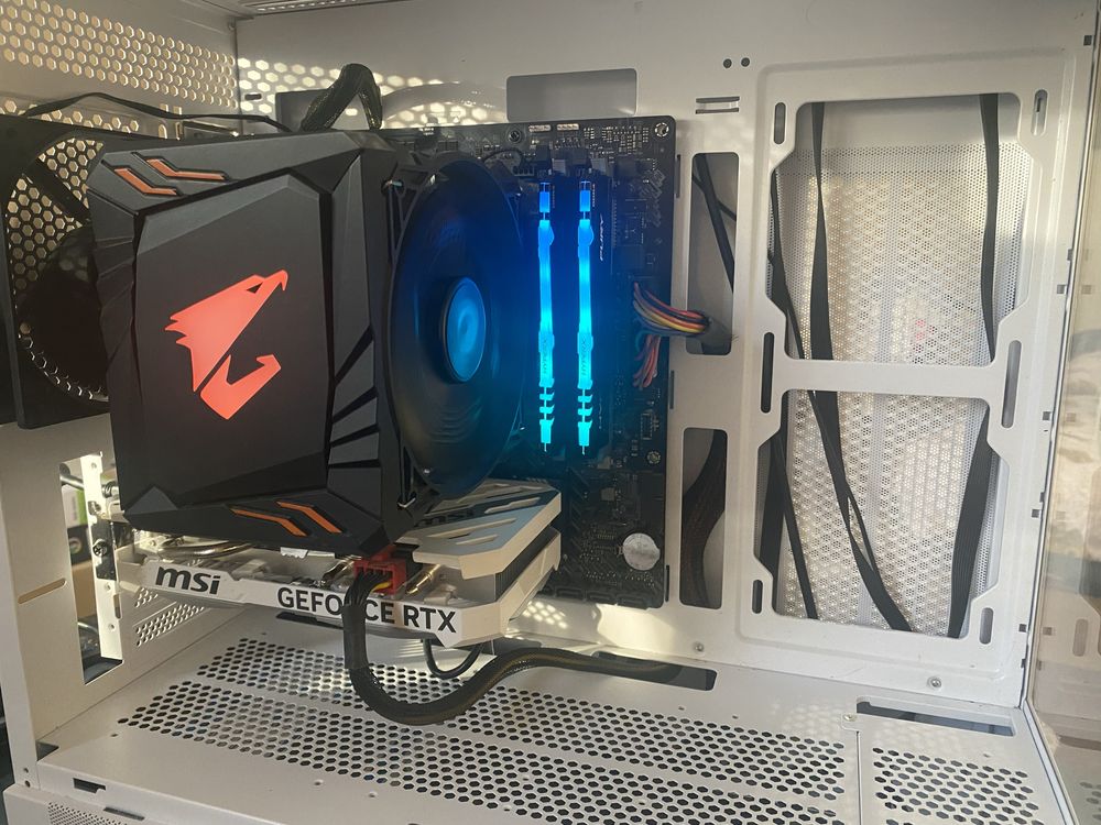 Ryzen 7 5700x/32gb DDR4/B550M/Rtx 4060 8gb//SSD m2 512