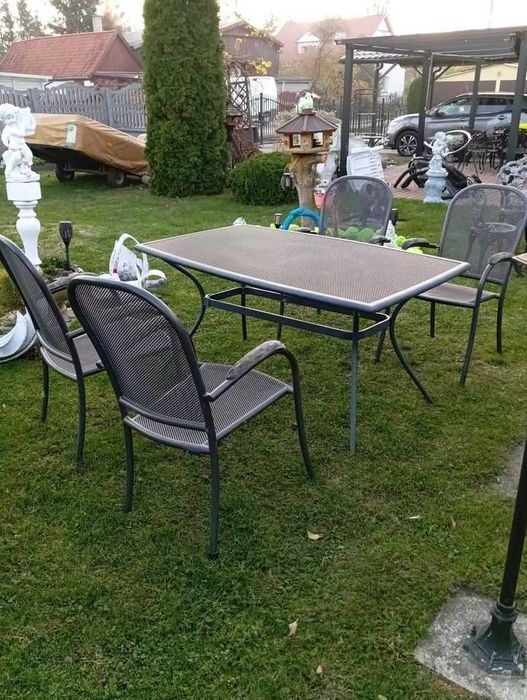 Zestawy ozdobnych mebli ogrodowych, ciężki metal i drewno. 1000zł