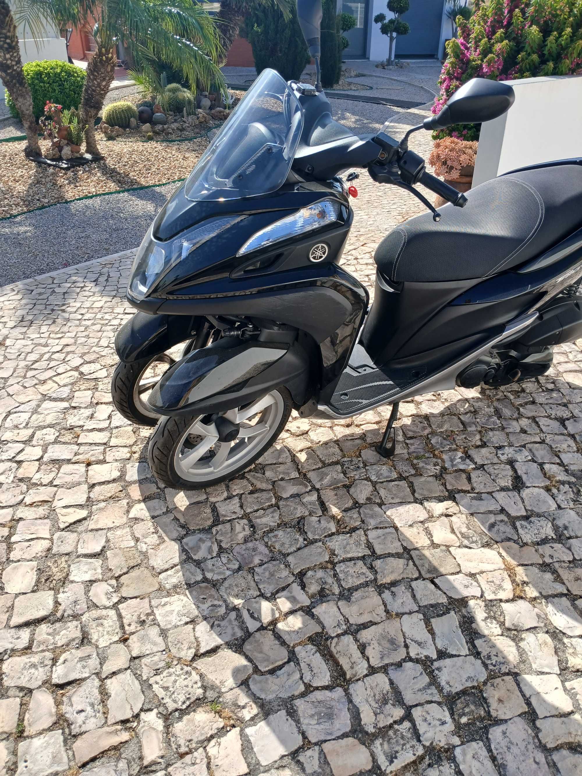 Moto Tricity MW 125