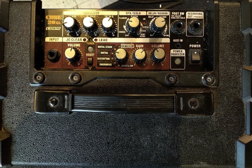 Комбопідсилювач Roland Cube 20XL