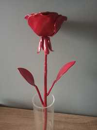 Własnoręcznie wykonana róża kuta