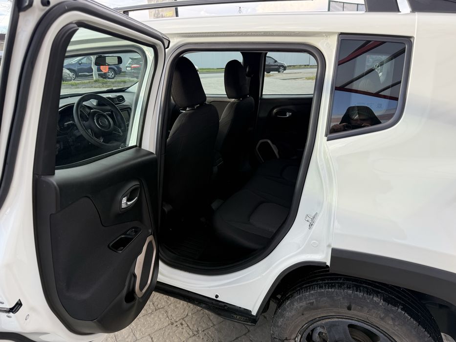 Білий Jeep Renegade Sport 2016 року