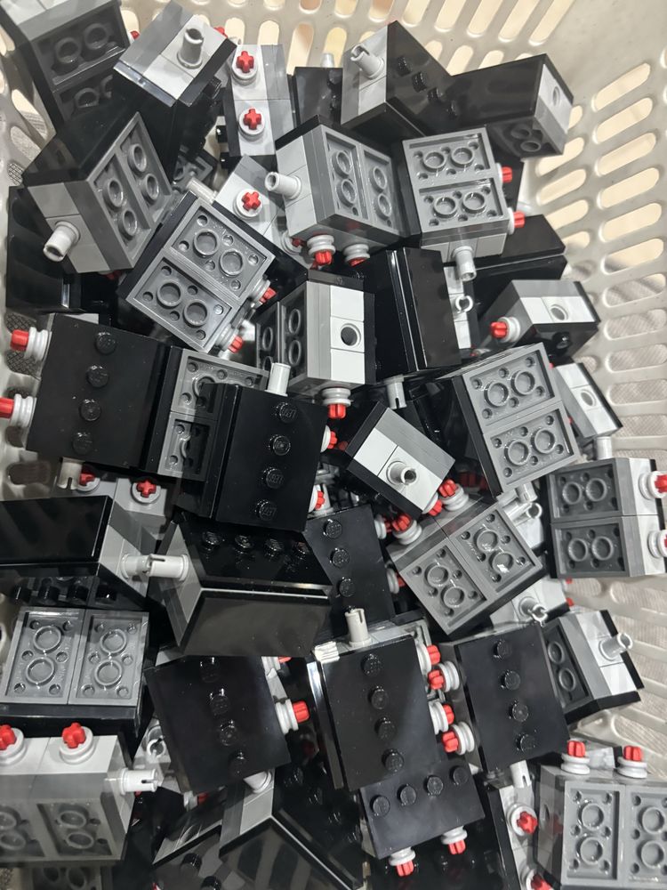 Podstawki pod figurki lego - z oryginalnych klocków