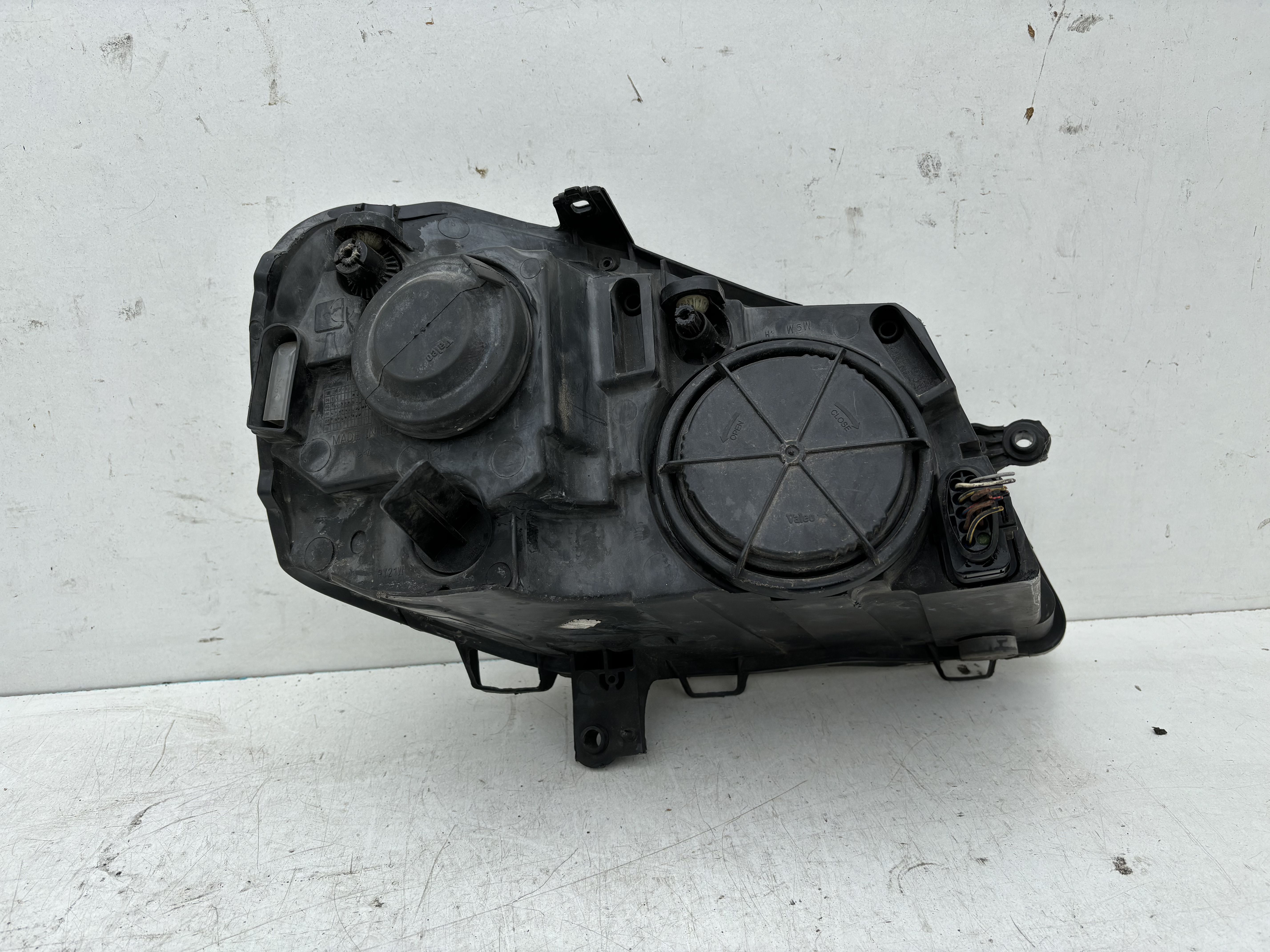 Lampa przednia lewa prawa Vw Polo 9N lift