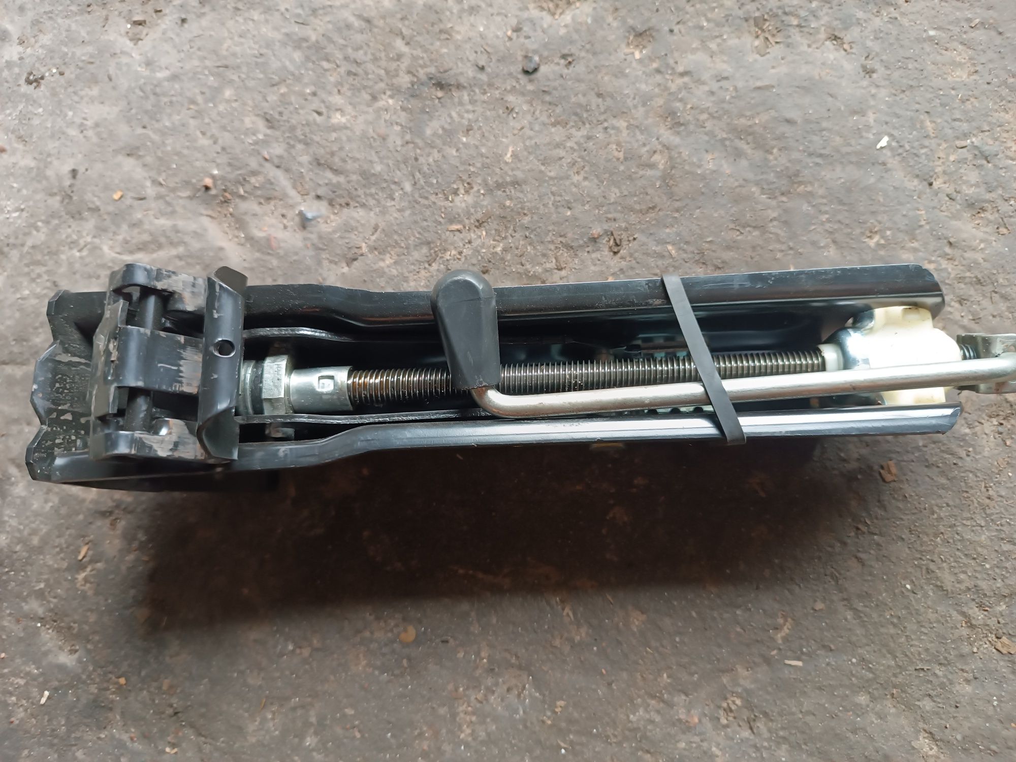 Lewarek podnośnik VW passat b6 3c0,011,031b