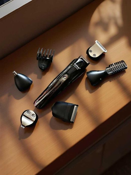 Машинка для стрижки з тримером з різними насадками
