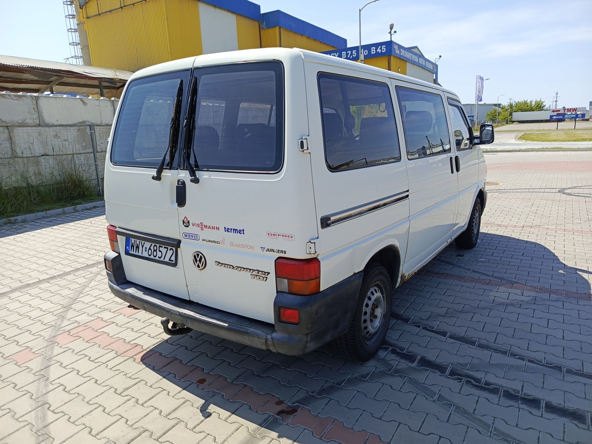 VW. Transporter.2.5TDI 102 KM. 9 osób.