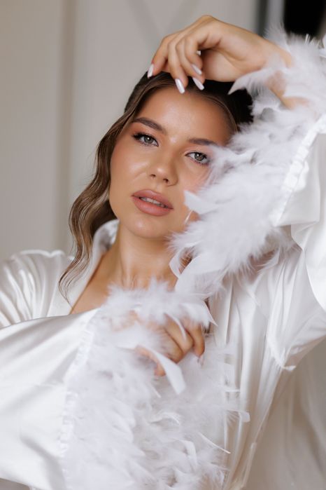 Розкішна весільна сукня