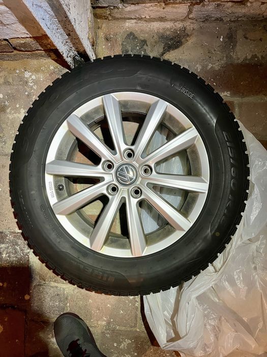 Alufelgi felgi oryginalne z oponami zima VW 16 cali