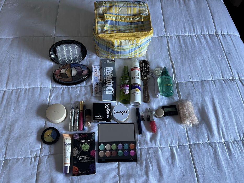 Pack de artigos higiene e maquilhagem