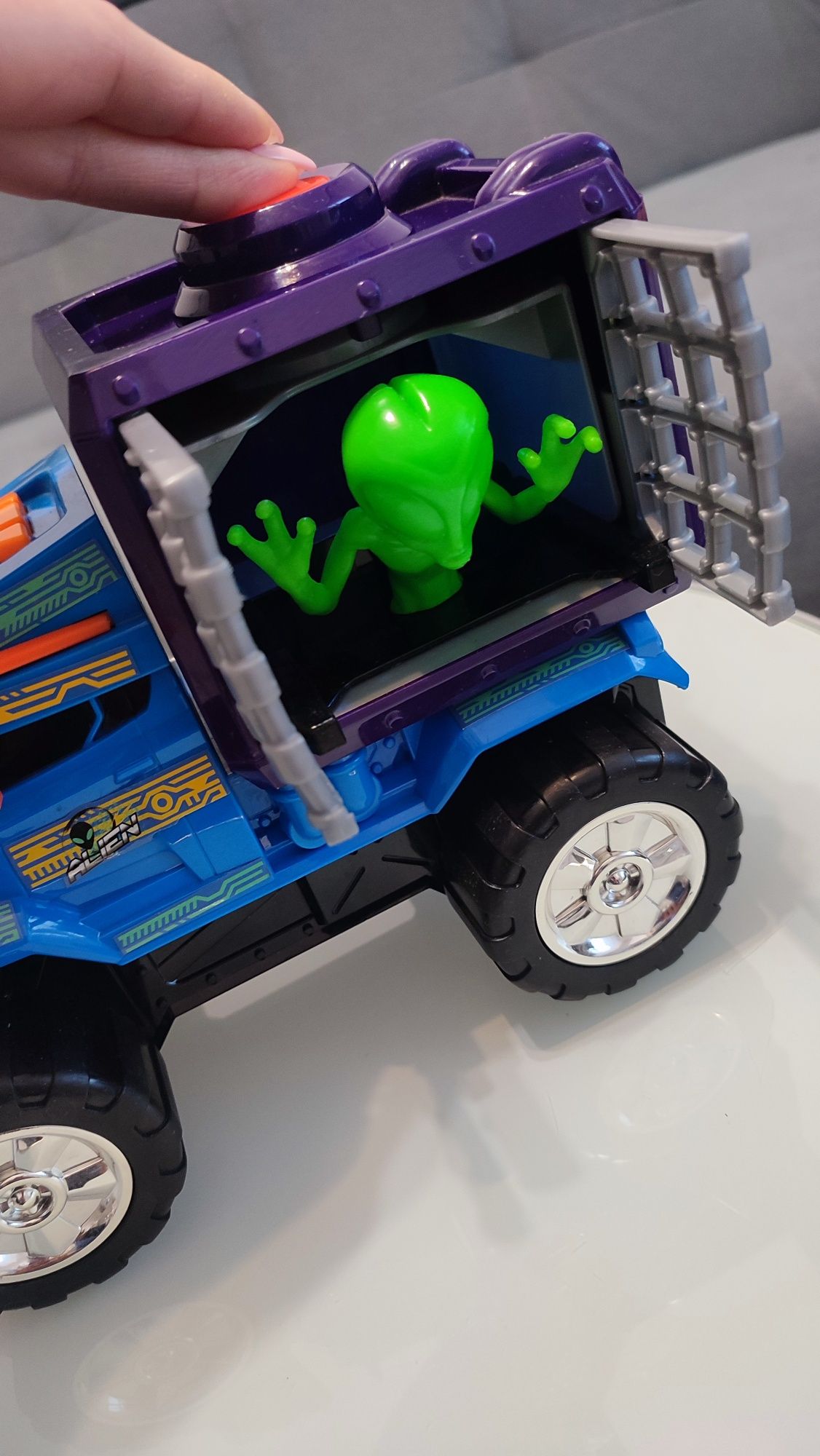 Monster truck samochód ufo