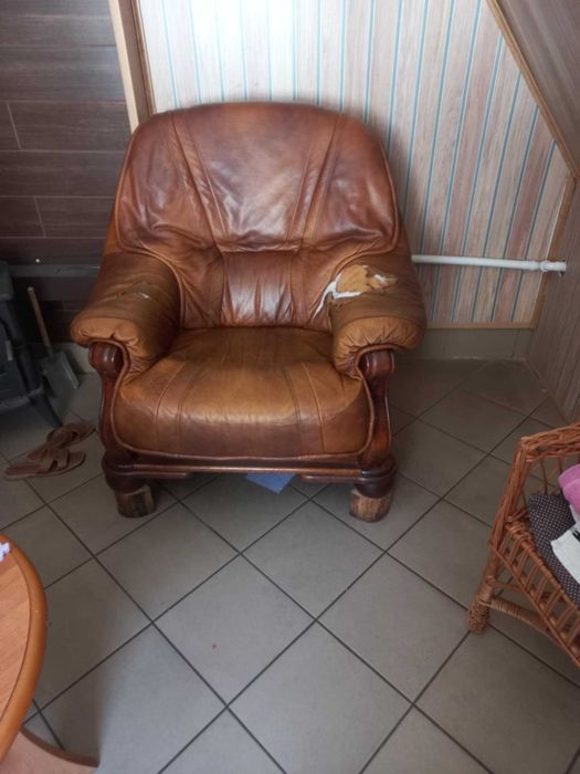 Skórzany fotel i kanapa komplet – wygodny i solidny z drewna
