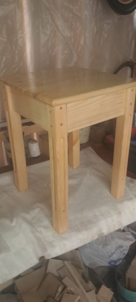 Табуретка  дерев'яна. Продам.
