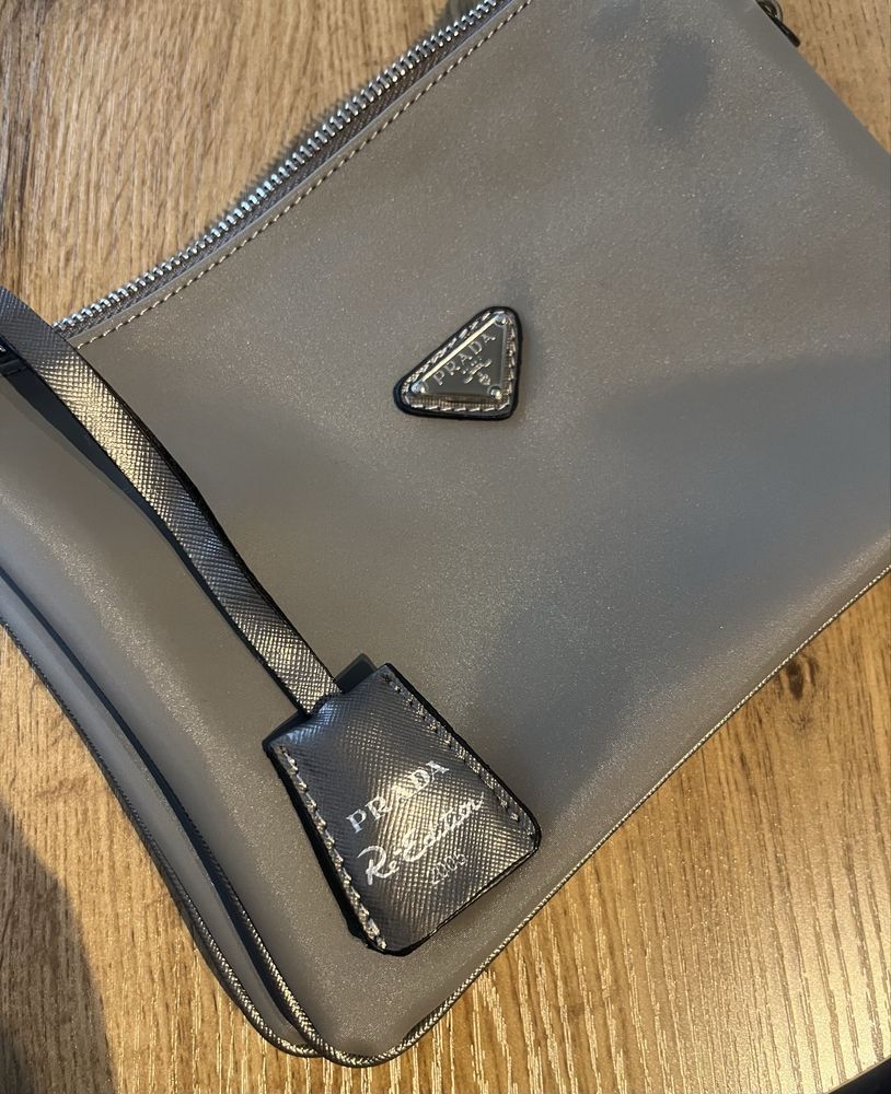Prada Re Edition 2005 torebka torebeczka listonoszka