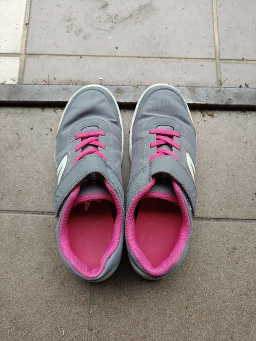 Buty dziecięce sportowe do sali na wlew  36