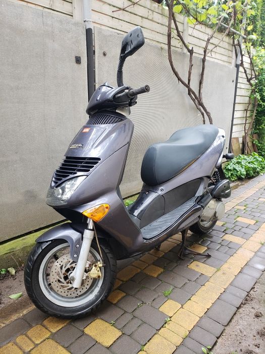 Скутер Aprilia Leonardo 125