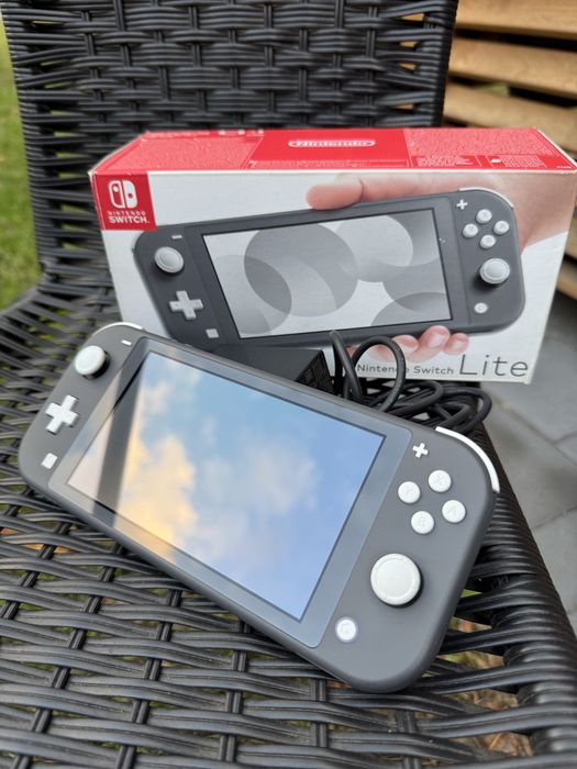 Nintendo Switch Lite 128 GB + 10 gier przerobiona CFW