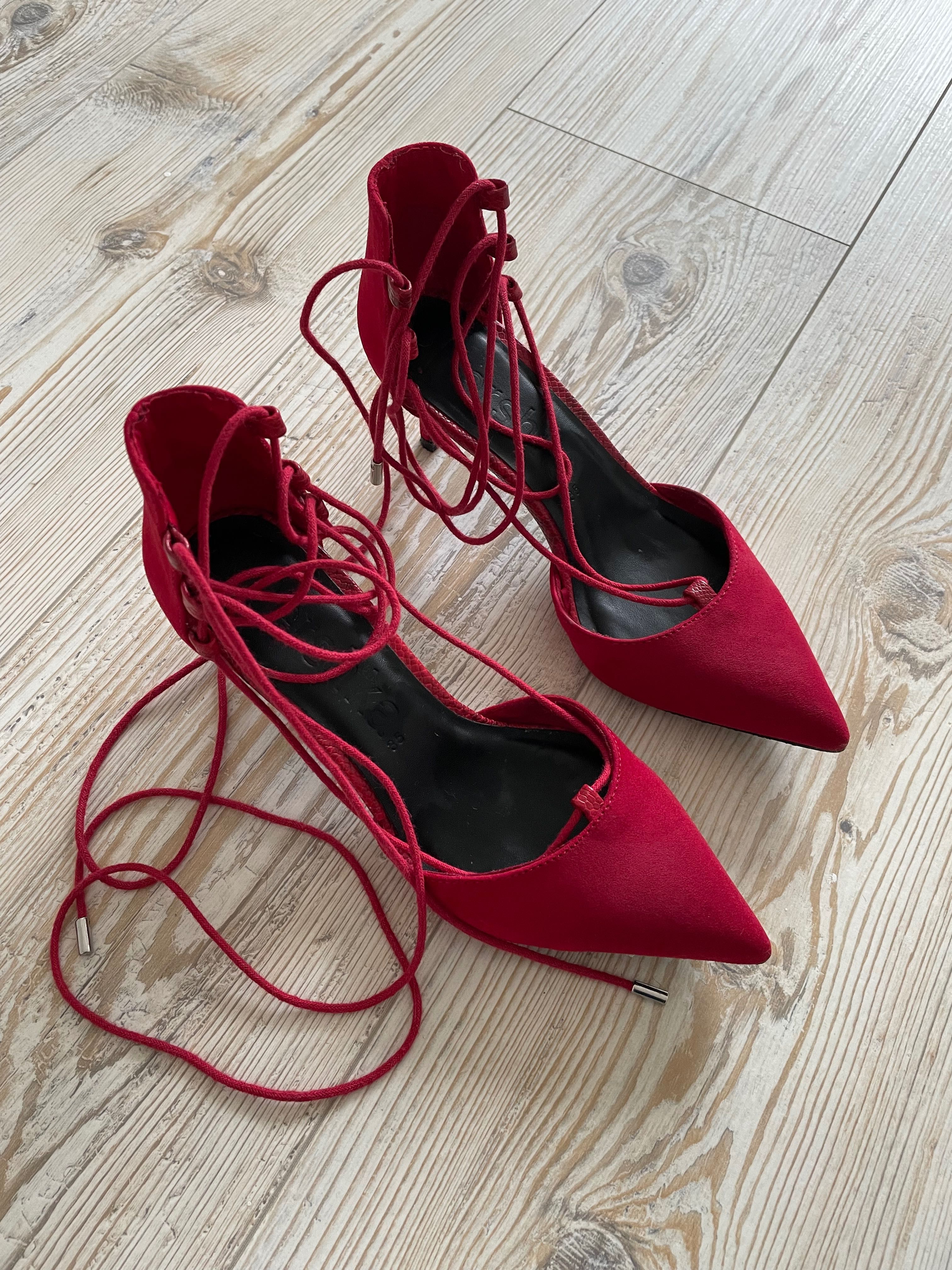 Червоні туфлі Bershka 35 розмір