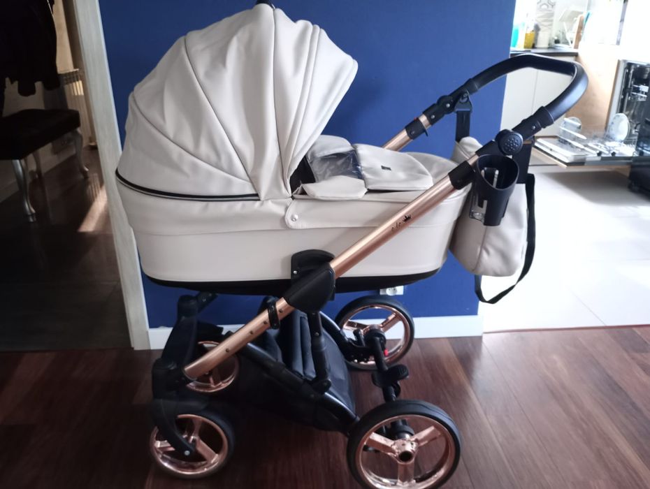 Wózek dziecięcy z fotelikiem samochodowym