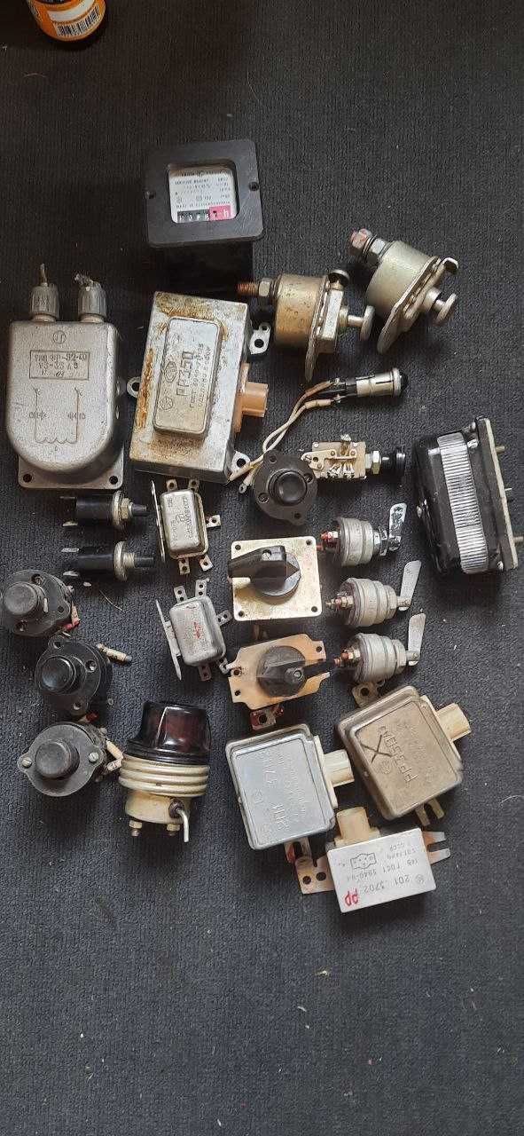 продается шкив вала и разное..Вимикач маси ВК-318Б 50А
