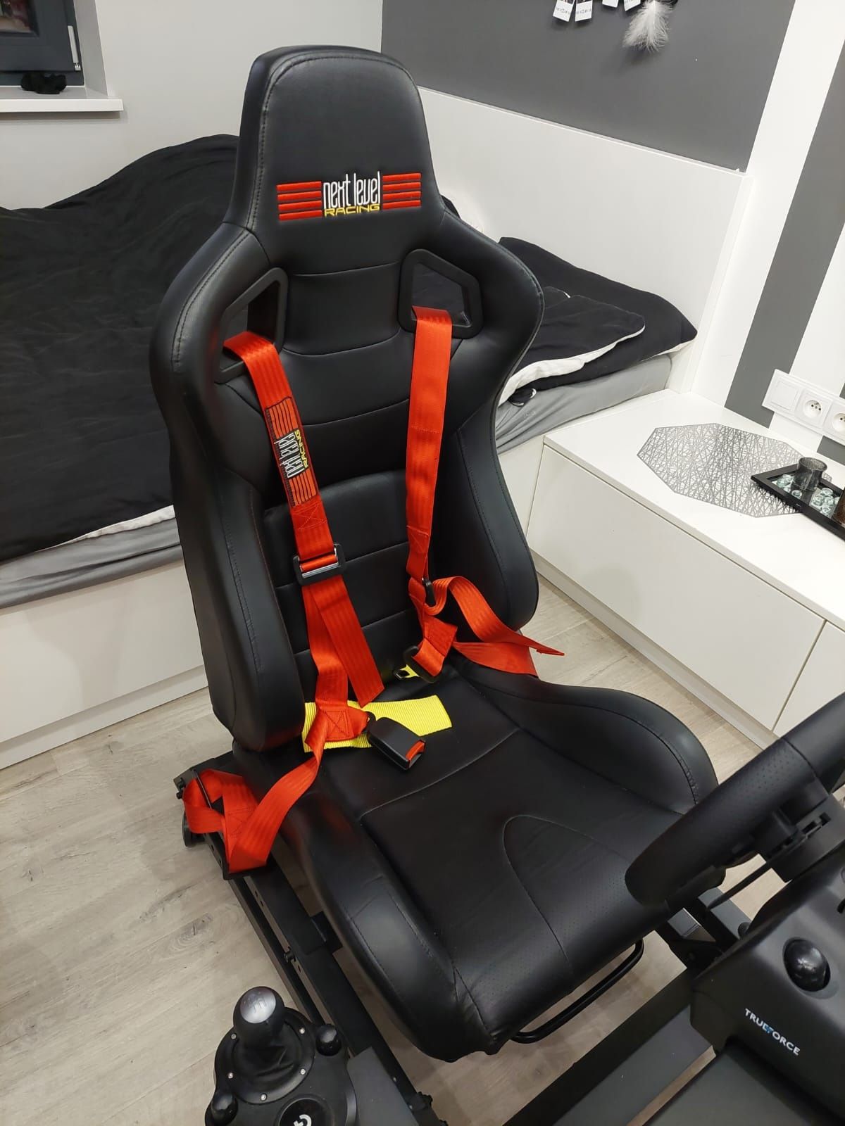 Fotel kokpit wyścigowy gamingowy kierownica playseat