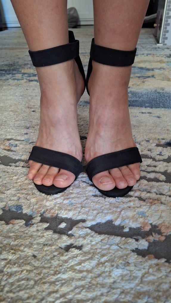 Buty na obcasie Carini 38