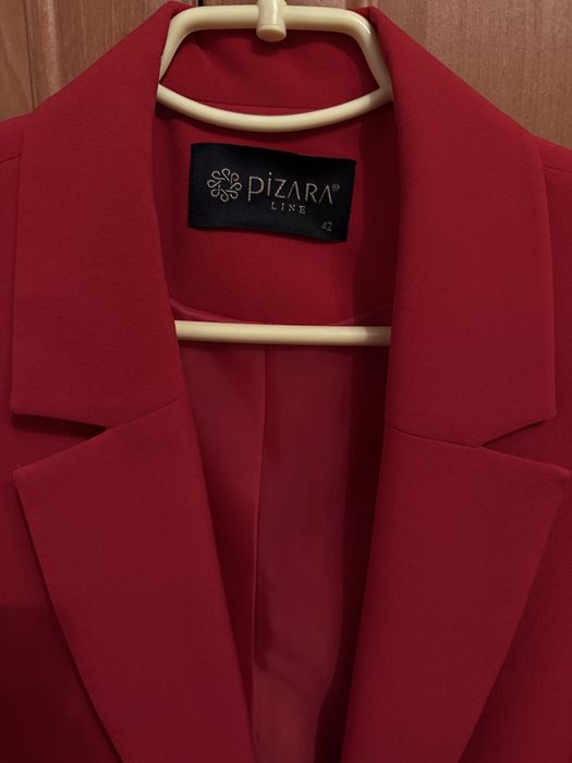 Жіночий класичний костюм