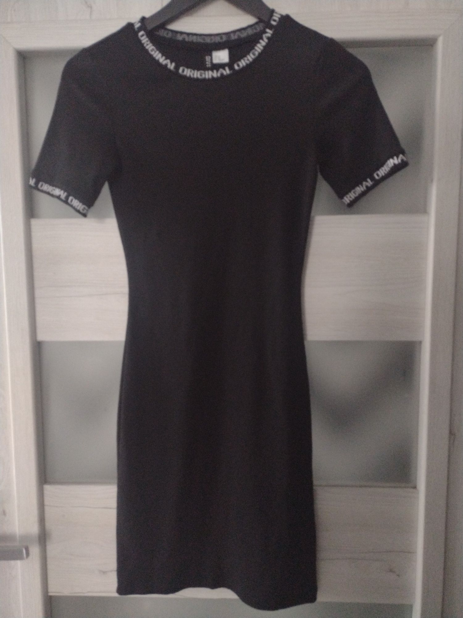 Sukienka prążkowana czarna