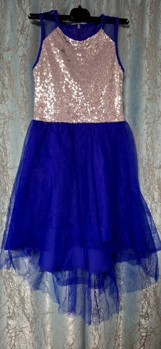 Нарядне плаття в паєтках