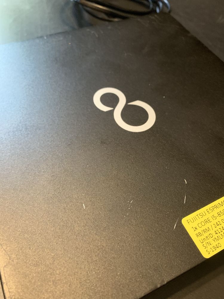 Fujitsu Esprimo Q958 i5 • 8GB RAM • SSD 256GB cichy