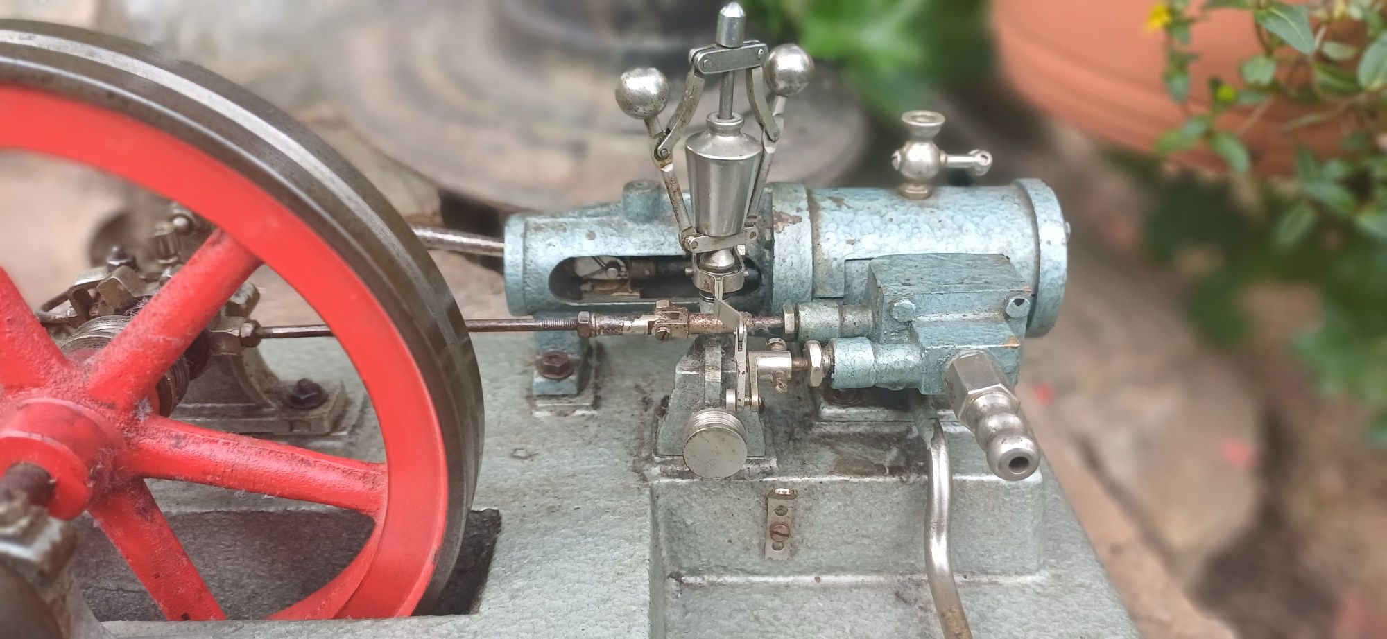 Stary szkolny model maszyny parowej 1965 rok