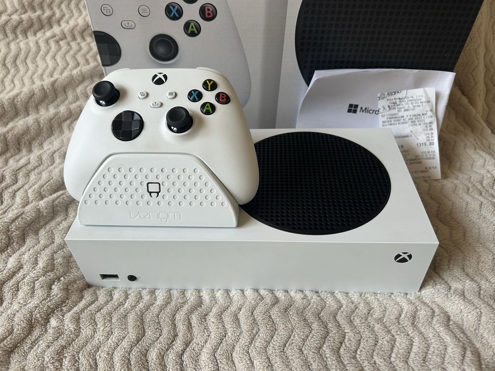 Xbox Series S - 512 GB ssd + stacja dokująca i akumlator do Pada Venom